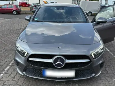 Gebraucht Mercedes A180 116 PS (85 kW) 2019 Grau Limousine