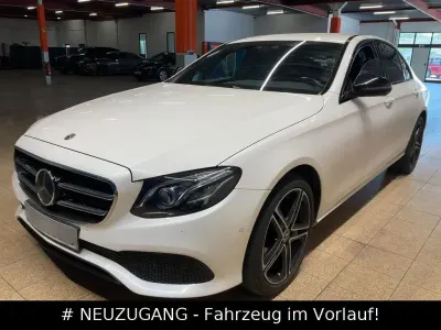 Gebraucht Mercedes E300 Night 245 PS (180 kW) 2019 Weiß Limousine