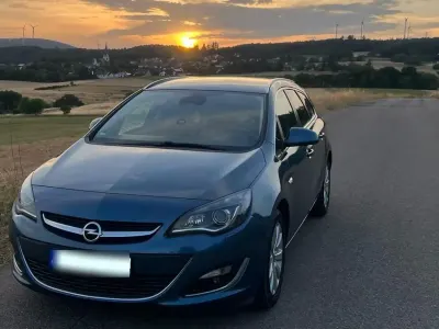 Gebraucht Opel Astra Exklusiv 165 PS (121 kW) 2015 Blau Kombi