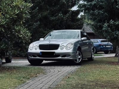 Silber Gebraucht 2005 Mercedes 200 Limousine | 2.000 €