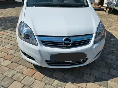 Gebraucht Opel Zafira Innovation 140 PS (102 kW) 2011 Weiß Van / Kleinbus