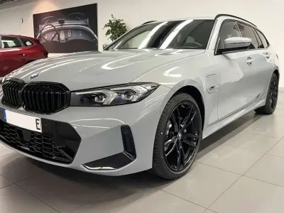 Gebraucht BMW 320 Shadowline 163 PS (119 kW) 2023 Grau Kombi