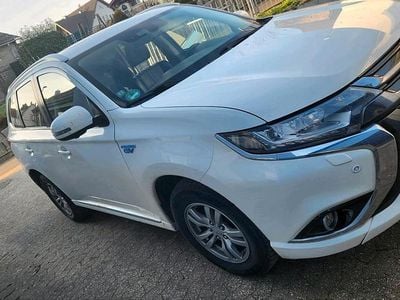 Gebraucht Mitsubishi Outlander P-HEV 120 PS (88 kW) 2017 Weiß SUV