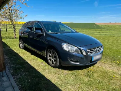 Używany Volvo V60 163 KM (119 kW) 2014 Niebieski Kombi