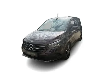 Gebraucht Mercedes T180 Progressive 131 PS (96 kW) 2025 Rot Van / Kleinbus