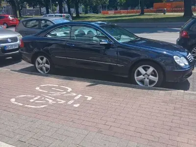 Gebraucht Mercedes CLK320 Elegance 218 PS (160 kW) 2004 Blau