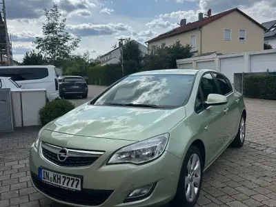 Gebraucht Opel Astra Edition 116 PS (85 kW) 2012 Grün Kombi
