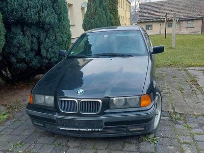 Schwarz Gebraucht 1996 BMW 316 Kleinwagen | 3.000 €