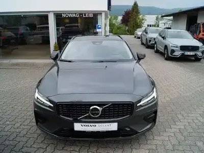 Gebraucht Volvo V60 Plus 197 PS (144 kW) 2025 Forest lake Kombi