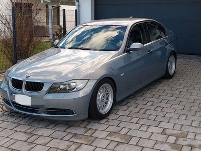 Grün Gebraucht 2005 BMW 320 Performance Limousine | 8.700 €