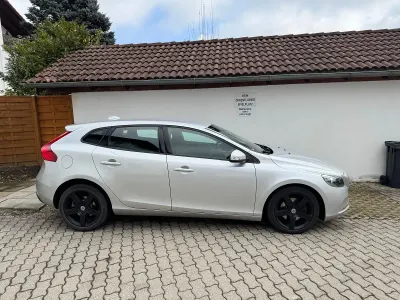 Gebraucht Volvo V40 122 PS (89 kW) 2016 Silber Limousine