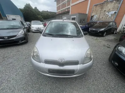 Gebraucht Toyota Yaris Sol 68 PS (50 kW) 2001 Silber Limousine
