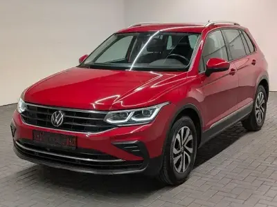 Używany VW Tiguan Active 150 KM (110 kW) 2022 Czerwony SUV