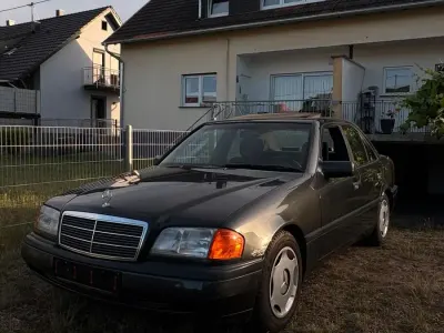 Gebraucht Mercedes C180 122 PS (89 kW) 1995 Grau Limousine
