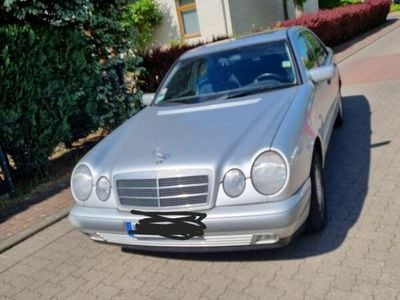 Mercedes E200