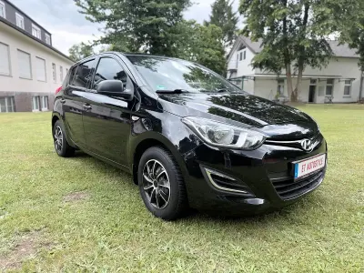Gebraucht Hyundai i20 Trend 100 PS (73 kW) 2012 Schwarz Kleinwagen