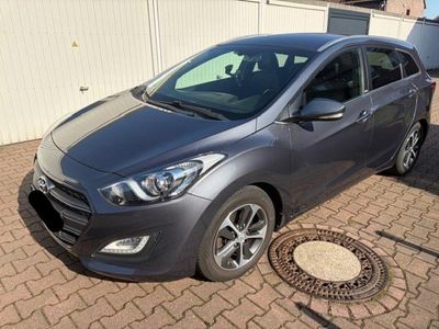 Gebraucht Hyundai i30 Passion 110 PS (80 kW) 2016 Grau Kombi