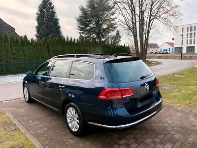 Gebraucht VW Passat 140 PS (102 kW) 2013 Blau Kombi