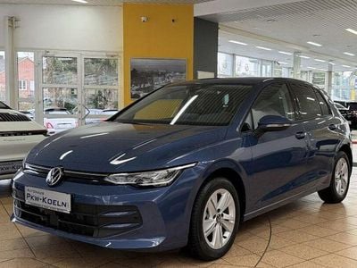 Gebraucht VW Golf VIII Life 150 PS (110 kW) 2025 Anemonenblau metallic Limousine