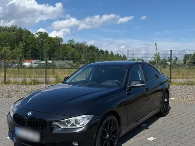 Gebraucht BMW 320 Sport Line 184 PS (135 kW) 2013 Schwarz Limousine