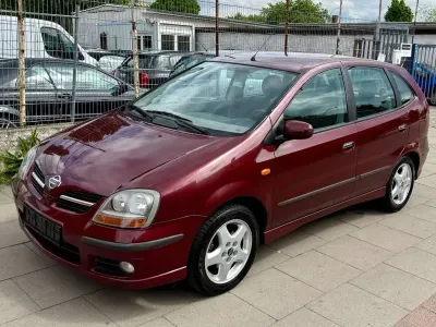 Gebraucht Nissan Almera Tino Acenta 114 PS (83 kW) 2002 Rot Van / Kleinbus