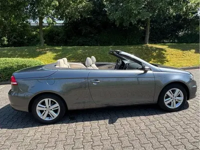 Gebraucht VW Eos Basis 140 PS (102 kW) 2013 Grau Cabrio