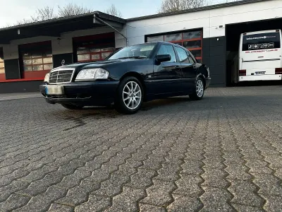 Gebraucht Mercedes C200 136 PS (100 kW) 1996 Blau Limousine
