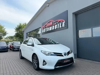 Gebraucht Toyota Auris Hybrid Life+ 136 PS (100 kW) 2015 Weiß Limousine