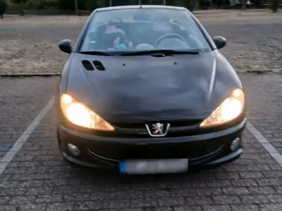 Gebraucht Peugeot 206 CC 106 PS (77 kW) 2004 Schwarz Cabrio