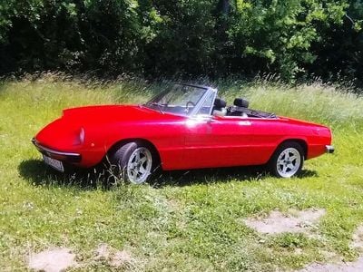 Gebraucht Alfa Romeo Spider 131 PS (96 kW) 1977 Rot Cabrio