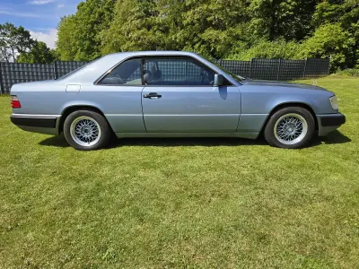 Gebraucht Mercedes 230 132 PS (97 kW) 1988 Blau Coupé
