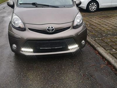 Gebraucht Toyota Aygo 68 PS (50 kW) 2013 Beige Kleinwagen