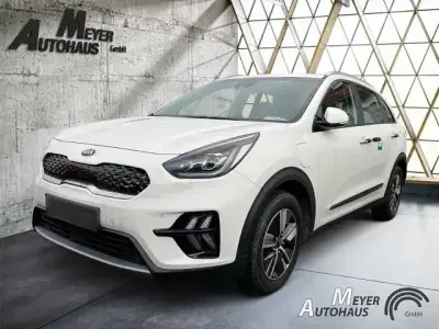 Używany Kia Niro Vision 141 KM (103 kW) 2020 Biały SUV