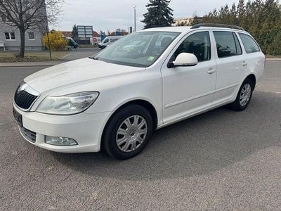 Gebraucht Skoda Octavia Elegance 140 PS (102 kW) 2013 Weiß Kombi