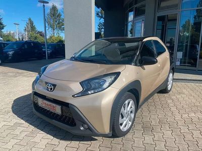 Gebraucht Toyota Aygo Pulse 72 PS (52 kW) 2022 Beige metallic Kleinwagen