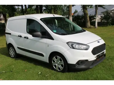 Gebraucht Ford Transit Trend 75 PS (55 kW) 2020 Frozen white Van