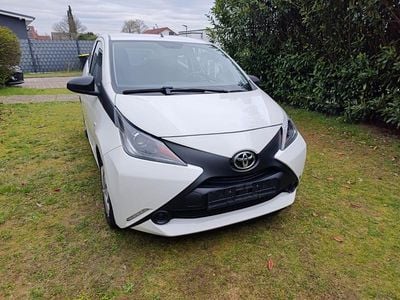 Gebraucht Toyota Aygo 69 PS (50 kW) 2018 Weiß Kleinwagen