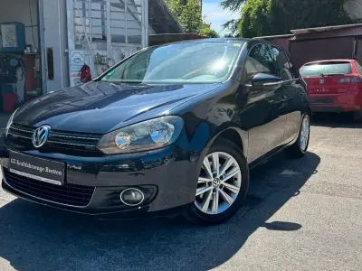 Gebraucht VW Golf VI 86 PS (63 kW) 2011 Moonlight blue perleffekt Kleinwagen