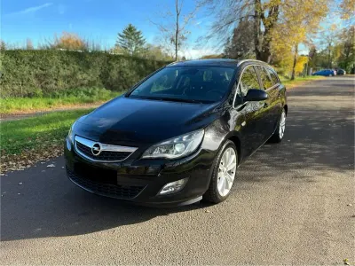 Gebraucht Opel Astra 140 PS (102 kW) 2011 Schwarz Kombi