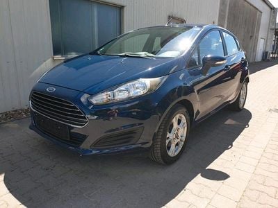 Gebraucht Ford Fiesta 60 PS (44 kW) 2014 Blau Kleinwagen