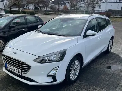 Gebraucht Ford Focus Titanium 120 PS (88 kW) 2020 Weiß Limousine
