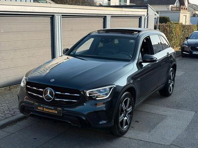 Grau Gebraucht 2021 Mercedes GLC300e SUV | 32.900 € (Fairer Preis)