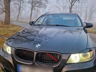 Gebraucht BMW 320 184 PS (135 kW) 2012 Schwarz Kombi
