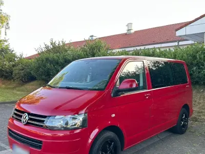 Gebraucht VW Multivan 140 PS (102 kW) 2013 Rot Van / Kleinbus
