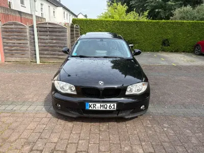 Gebraucht BMW 116 122 PS (89 kW) 2010 Schwarz Kleinwagen