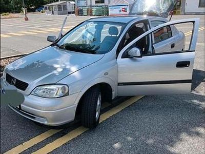 Usata Opel Astra 75 CV (55 kW) 2000 Argento Utilitaria