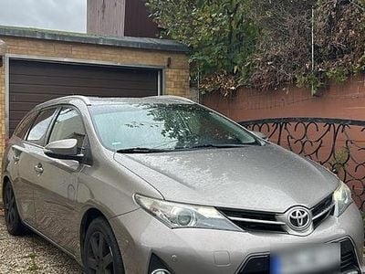 Second-hand Toyota Auris Touring Sports 124 CP (91 kW) 2013 Maro Break