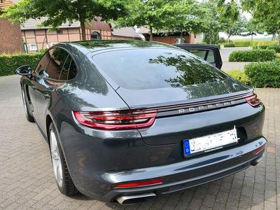 Porsche Panamera 4