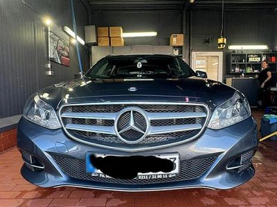 Gebraucht Mercedes E220 170 PS (125 kW) 2016 Blau Kombi