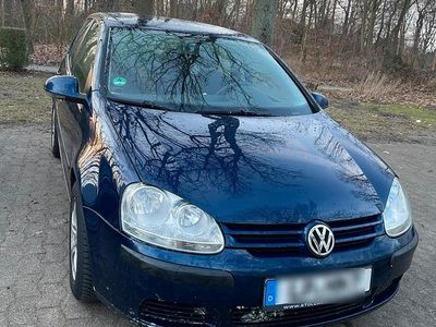Blau Gebraucht 2005 VW Golf IV Kleinwagen | 1.300 € (Fairer Preis)